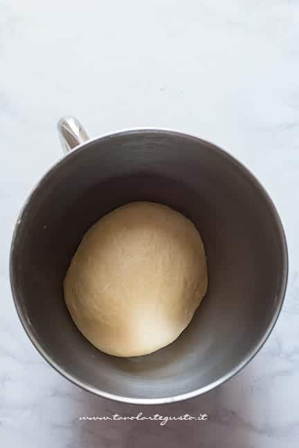 formare una palla - Ricetta Torta Angelica