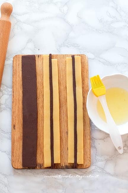Come fare i biscotti pacchetto regalo 2 - Ricetta biscotti pacchetto regalo