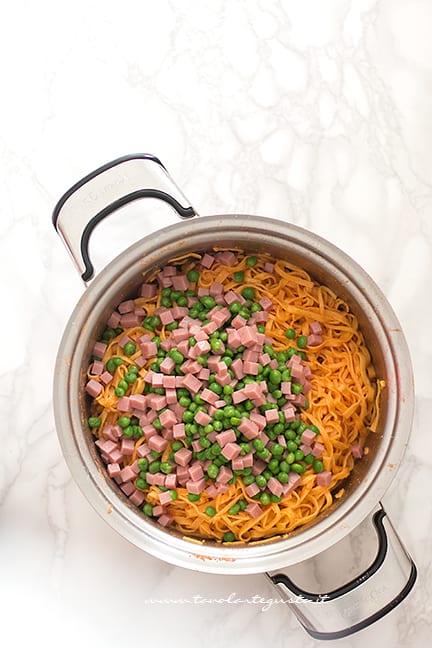 condire le tagliatelle - Ricetta Torta di Tagliatelle salata