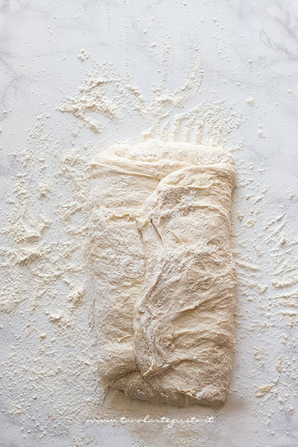 fare 2 pieghe a portafoglio - Ricetta Focaccia