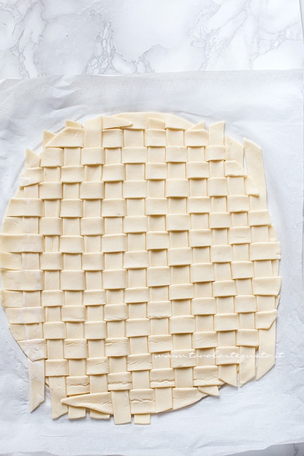 intreccio di sfoglia - Ricetta Tagliatelle in crosta