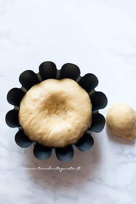 Dare la forma al babà salato - Ricetta babà rustico