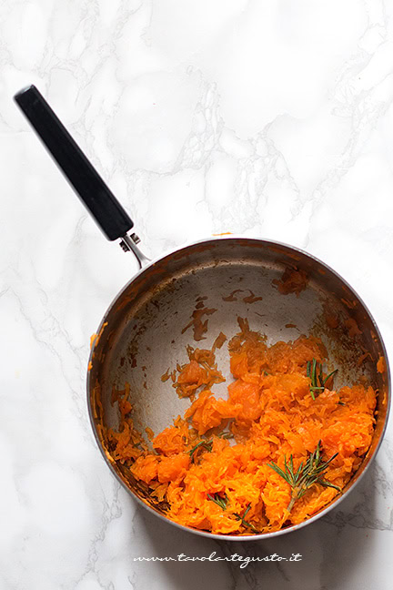 stufare la verdura con il rosamarino - Ricetta Polpette di ceci vegan