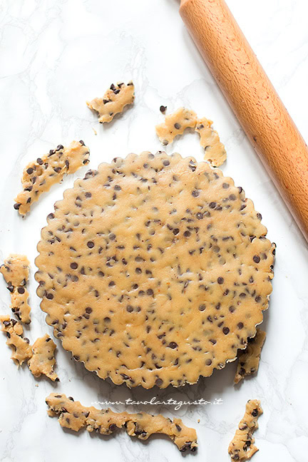 Coprire la crostata con uno stato di gocce - Ricetta Crostata cookies