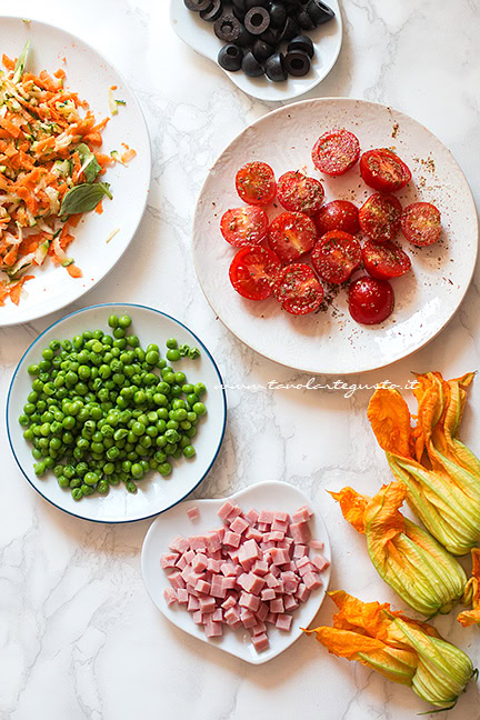 le varie farciture verdure, olive, prosciutto, formaggi per i muffin salati soffici - Ricetta Muffin salati