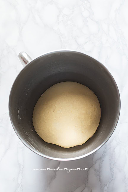 formare una palla - Ricetta Pan Brioche