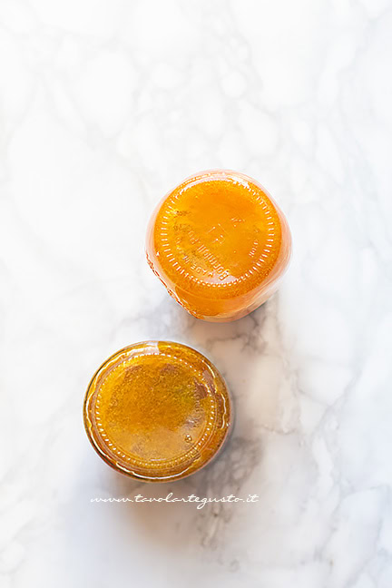 Come mettere in vasetto la confettura di pesche - Ricetta marmellata di pesche