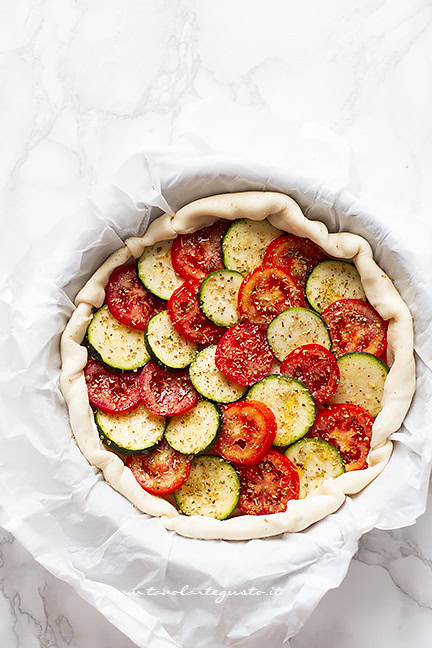 torta salata zucchine e pomodorini pronta da cuocere