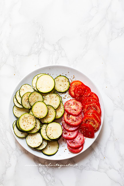 zucchine e pomodori per torta salata