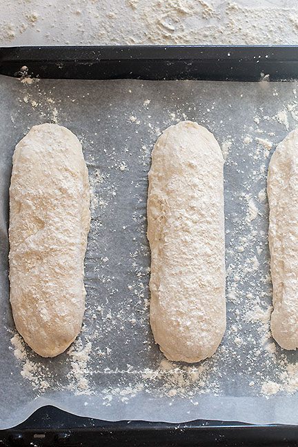 Lasciar lievitare i filoncini - Ricetta Pane fatto in casa