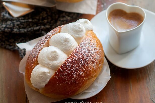 Maritozzi con la panna sofficissimi - Ricetta Maritozzi-