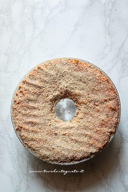 Spolverare di pan grattato - Ricetta Sartù di riso
