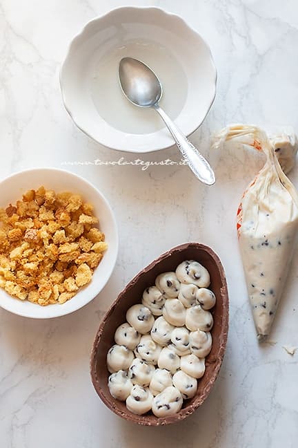 uovo di pasqua farcito - Ricetta uova di cioccolato ripiene