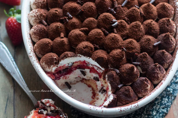 Tiramisù fragole e cioccolato - Ricetta Tiramisù fragole e cioccolato