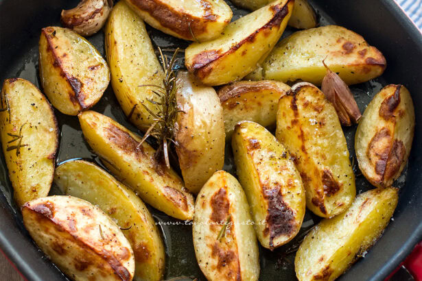 Patate al forno - Ricetta Patate al forno croccanti