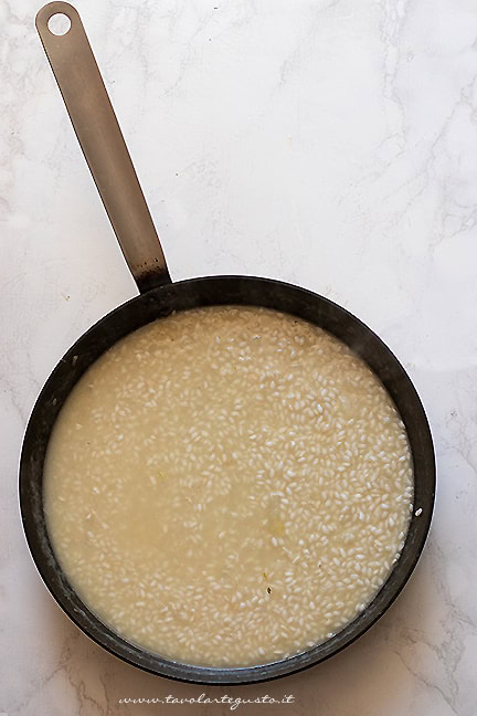 cuocere il risotto al limone