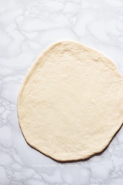 stendere col matterello - Ricetta Torta al testo