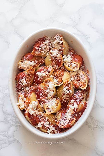 cuocere i conchiglioni ripieni al forno