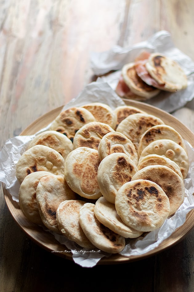 Ricetta tigelle - crescentine