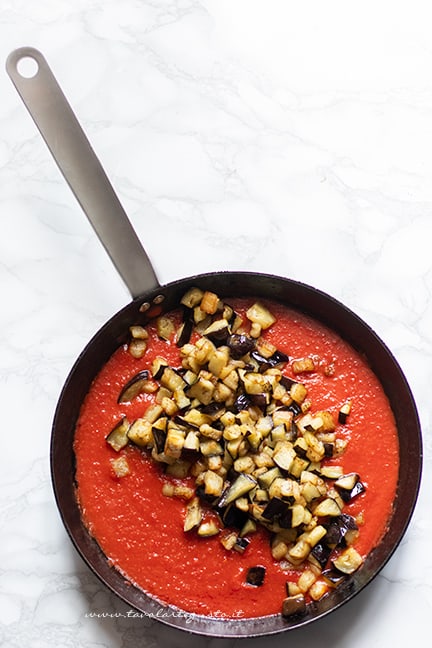 come fare il sugo alle melanzane
