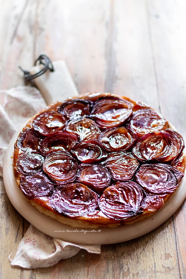 Torta salata con cipolle