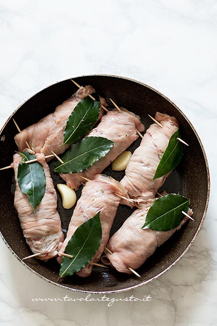 cuocere gli involtini con funghi