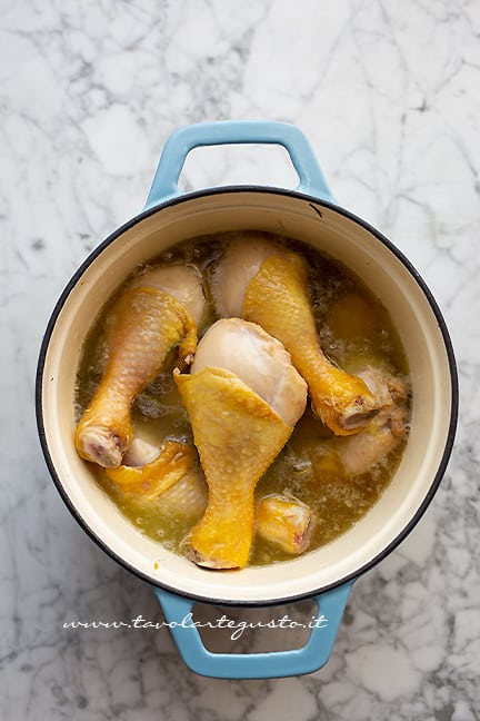 cuocere il pollo alla birra