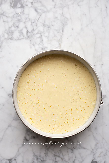 cuocere la torta al latte caldo