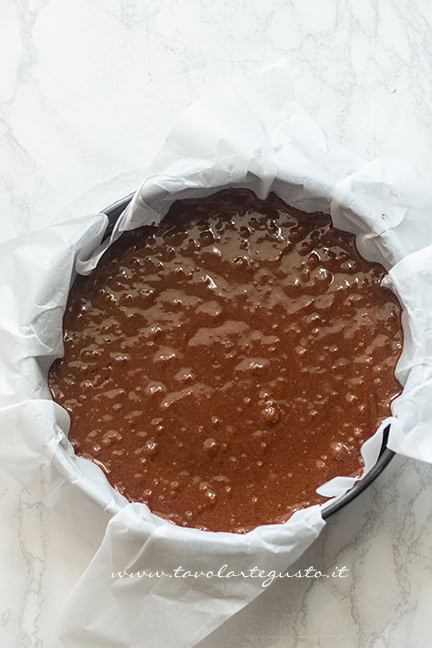 impasto della torta al cioccolato al latte