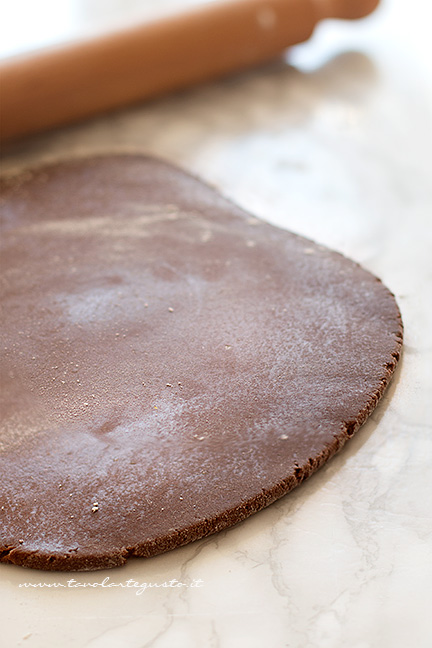 stendere la frolla per pastiera al cioccolato