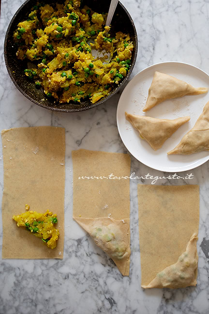 come formare i samosa