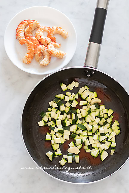 come preparare il risotto zucchine e gamberetti