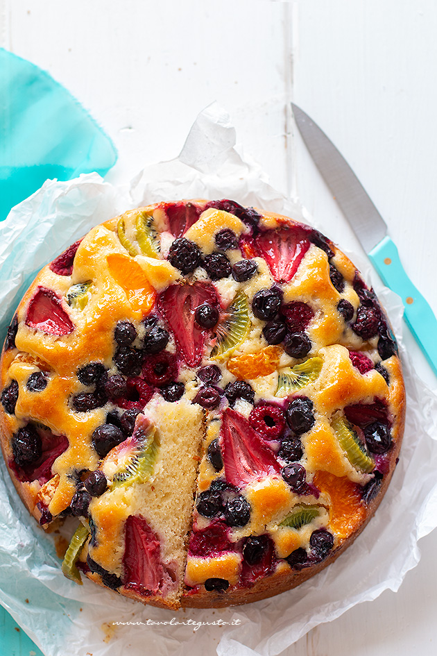 Torta yogurt e frutta soffice