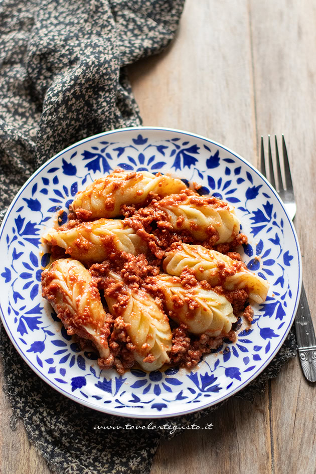 ricetta culurgiones al sugo