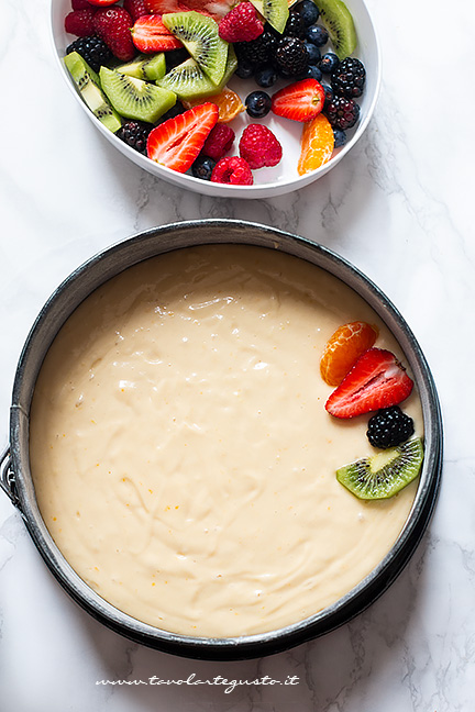 torta yogurt e frutta nell'impasto