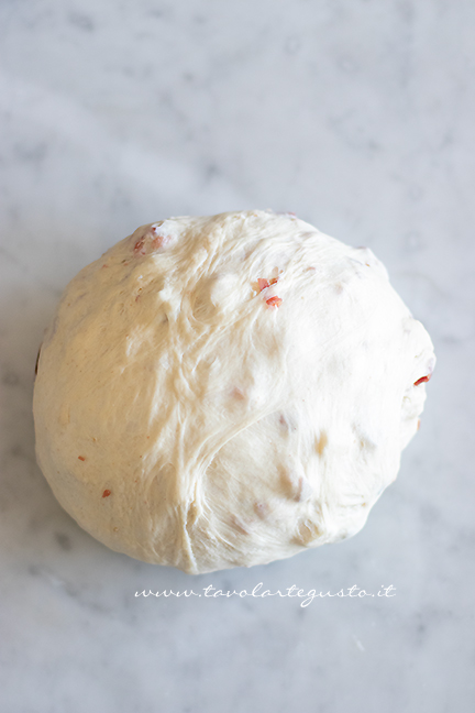 impasto lievitato della colomba salata