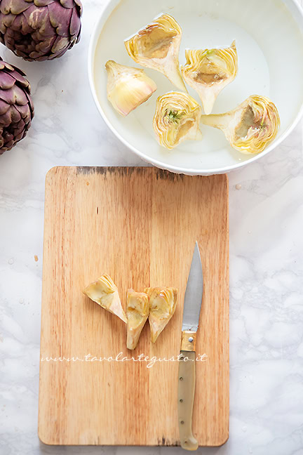 preparare carciofi e asparagi in padella