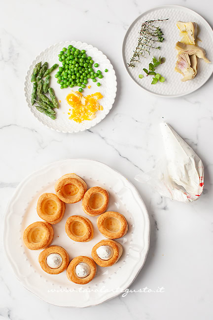 preparazione dei vol-au-vent ripieni di verdure