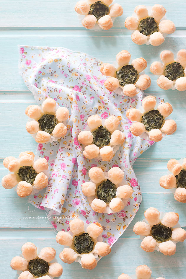 ricetta fiori di pasta sfoglia