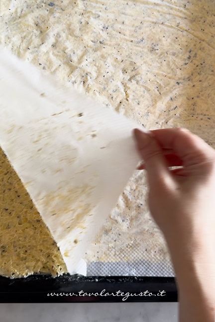stendere la schiacciata di patate