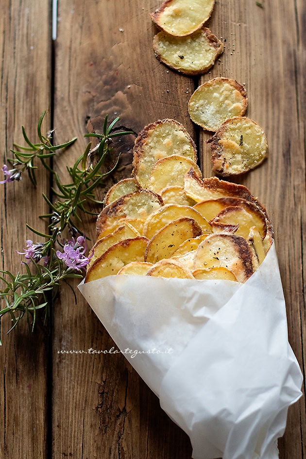 Ricetta chips di patate al forno