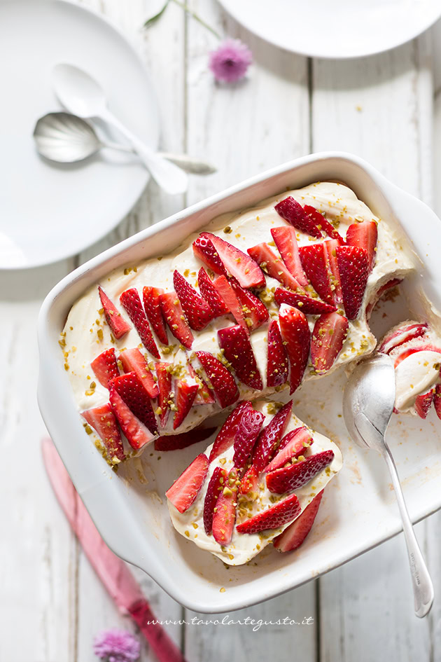 Tiramisù alle fragole con uova pastorizzate