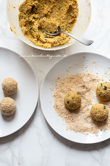 formare le polpette di quinoa