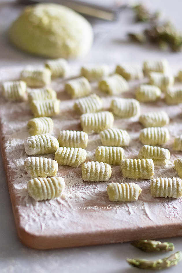 ricetta gnocchi di asparagi