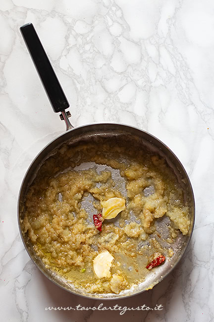 soffritto per curry di ceci