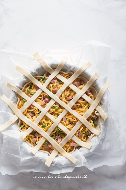 decorare la crostata di tagliolini
