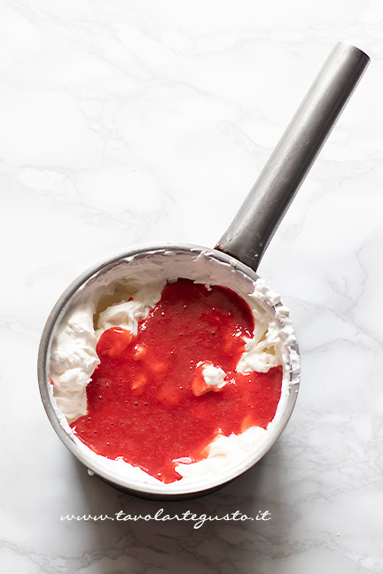 preparare la crema alle fragole