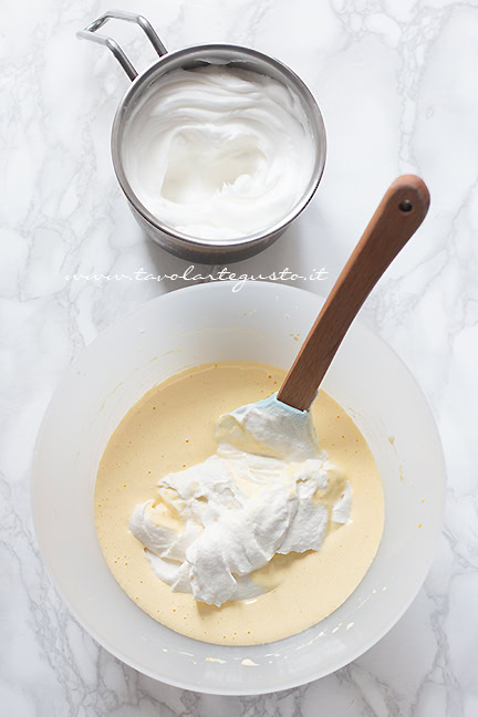 preparare la torta ricotta e cioccolato